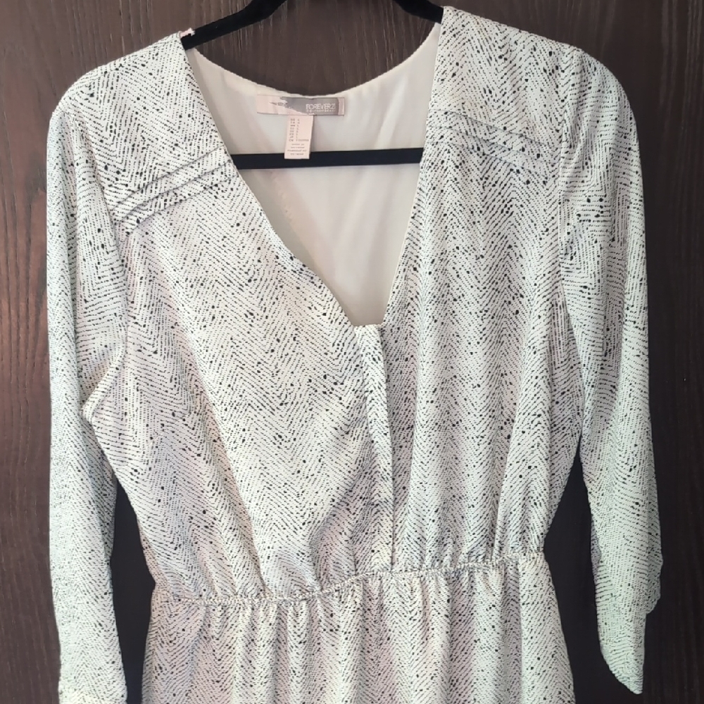 Forever 21 Black and White Long Sleeve Dress
